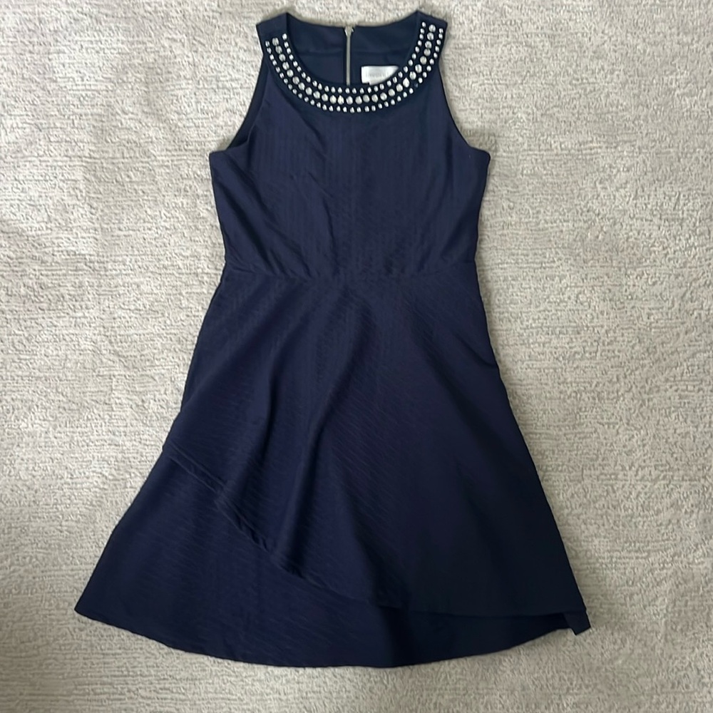 Dress with jewel collar and pretty drape.